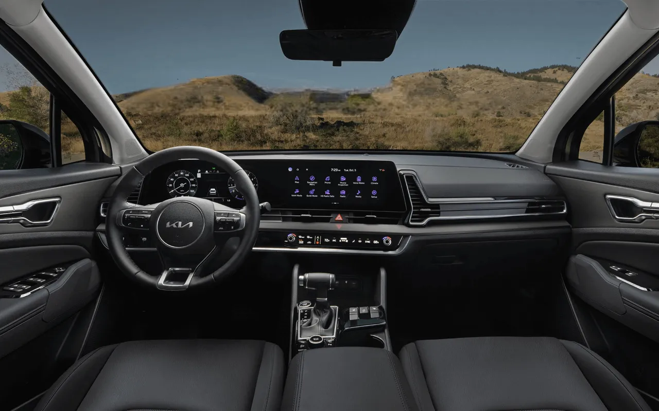 Con l&iacute;neas robustas y definidas, Sportage presenta un estilo audaz y elegante inspirado en la nueva filosof&iacute;a de dise&ntilde;o Kia 'Opuestos Unidos'.
